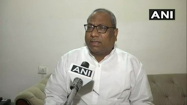 నా కొడుక్కు ఏం తక్కువ..ఆమెకు ఎలా కేబినెట్‌లో చోటు కల్పించారు: నిషద్ పార్టీ చీఫ్