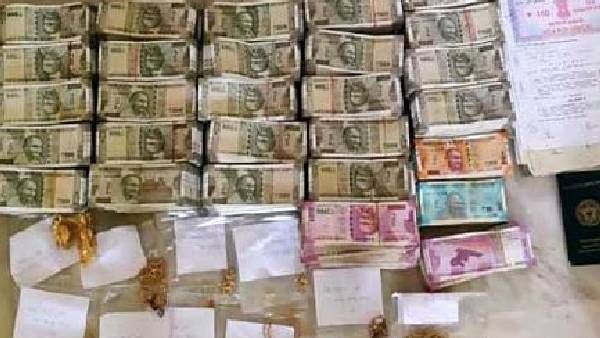 సబ్ రిజిస్ట్రార్ ఇంట్లో ఏసీబీ దాడులు: బయటపడ్డ నోట్ల గుట్టలు, ఆభరణాలు, ఆస్తుల పత్రాలు