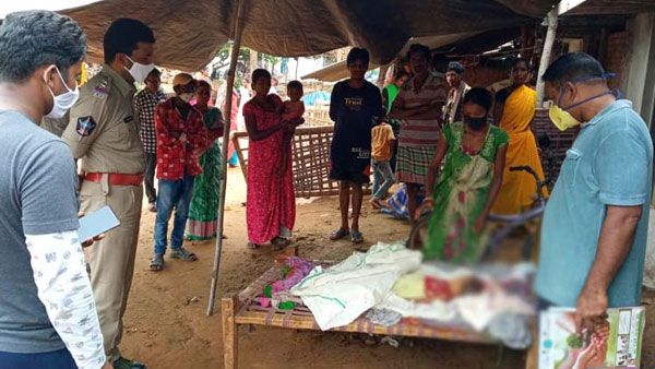 భార్యతో ఘర్షణ పడి .. చిన్నారులను నేలకోసి కొట్టిన కసాయి తండ్రి ; విజయనగరం జిల్లాలో దారుణం