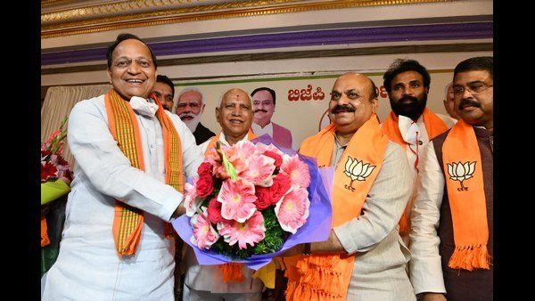 Escape: కొత్త సీఎంకు అసమ్మతి సెగ ?, అజ్ఞాతంలో బళ్లారి బ్రదర్, ఐటీ హబ్ లో సందడి, వాట్ నెక్ట్స్ !