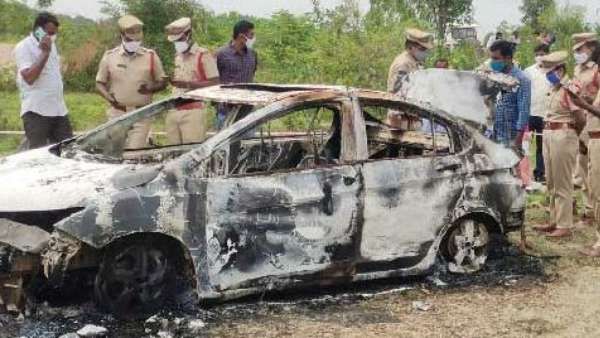 రహదారిపై కారును తగలబెట్టిన దుండగులు: డిక్కీలో మృతదేహం, కారు ఎవరిదంటే?