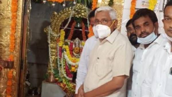 నిరుద్యోగులతో హైదరాబాద్ ను దిగ్బంధిస్తాం.!అమ్మవారి సాక్షిగా సమరశంఖం పూరించిన కోదండ రామ్.!