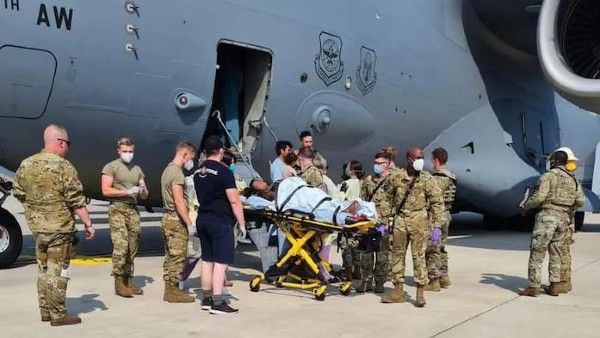 గాల్లోకి ఎగిరిన యూఎస్ విమానం: ఆప్ఘాన్ మహిళకు నొప్పులు, పైలట్ అప్రమత్తతో సేఫ్