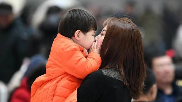 మూడో సంతానానికి చైనా సర్కారు గ్రీన్ సిగ్నల్: నజరానాలు కూడా, చైనీయుల మాటేమిటంటే?