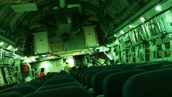 ఇదేమీ విచిత్రం: విమానంలో ప్యాసెంజర్ ఒక్కరే.. దుమ్మెత్తిపోస్తున్న నెటిజన్లు