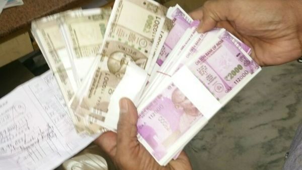 Director: వీడి మామూలు సినిమా డైరెక్టర్ కాదు, బ్యాంకులో నకిలీ బంగారం, రూ. 42 లక్షలు స్వాహా, చిత్తూరు జిల్లా !