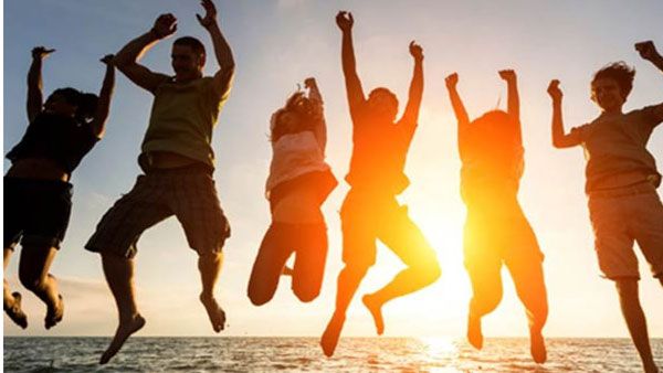 నిత్యం చిగురిస్తూ ఉండేదే స్నేహం.!కేరింతలతో స్నేహితుల రోజును జరుపుకుంటున్న యువత.!