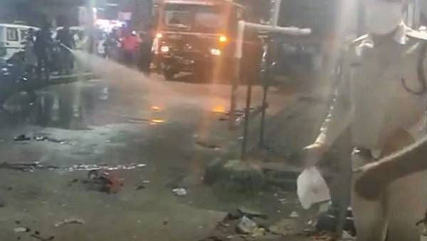 విషాదం : బెలూన్ గ్యాస్ సిలిండర్స్ పేలి నలుగురు మృతి... పలువురికి తీవ్ర గాయాలు...