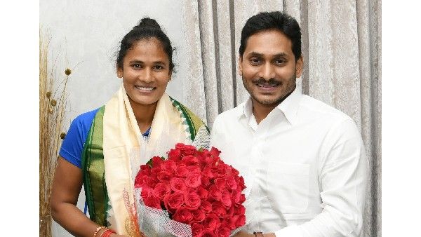 హాకీ రజనీపై జగన్ సర్కార్ వరాల జల్లు-రూ.25 లక్షలు, ఉద్యోగం, పాత బకాయిలూ