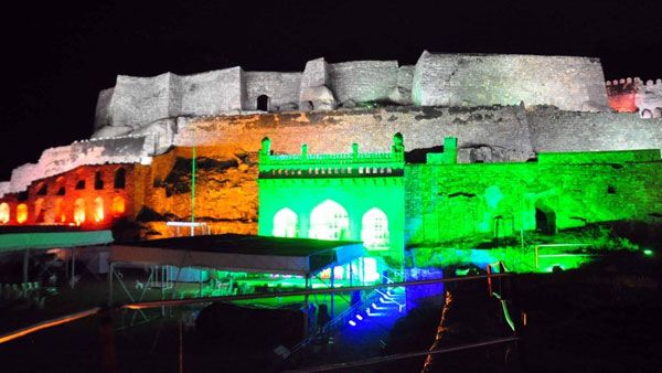 స్వాతంత్ర్య వేడుకలకు ముస్తాబైన గోల్కొండ కోట: మెరిసిపోయిన చార్మినార్