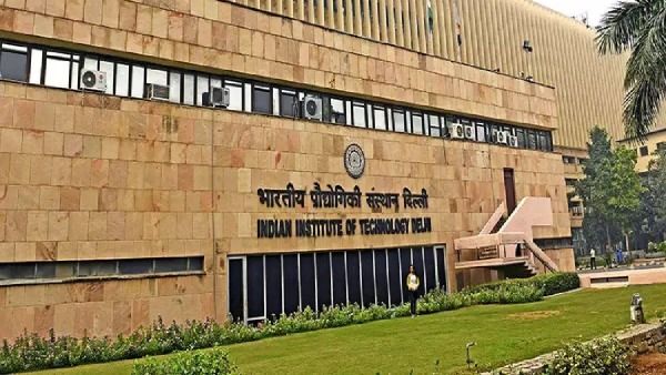 ఆఫ్గన్ విద్యార్థులకు ఐఐటీ బాంబే గుడ్ న్యూస్... క్యాంపస్ హాస్టల్‌లో చేరేందుకు అనుమతి..