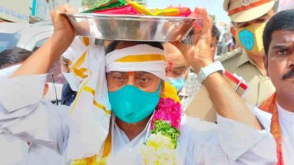 Bonalu : ఘనంగా లాల్ దర్వాజ బోనాలు... అమ్మవారికి పట్టువస్త్రాలు సమర్పించిన మంత్రి ఇంద్రకరణ్ రెడ్డి