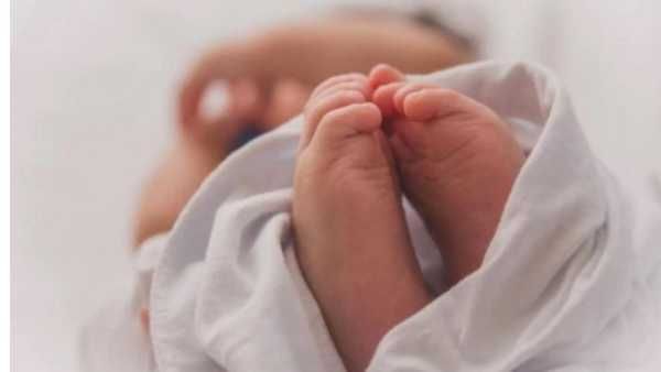 టీకా వేసిన కొద్దిసేపటికే ఏడాదిన్నర చిన్నారి మృతి: తల్లిదండ్రులు, బంధువుల ఆందోళన