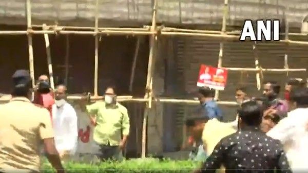 కేంద్రమంత్రి వివాదాస్పద వ్యాఖ్యల ఎఫెక్ట్... ముంబైలో శివసేన-బీజేపీ రచ్చ రచ్చ... రాళ్ల దాడులు...