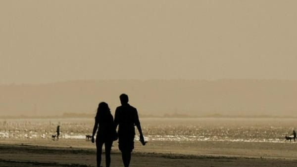 బీచ్‌లో పాడుపడి.. చిక్కిన 8 జంటలు.. ఎక్కడ అంటే