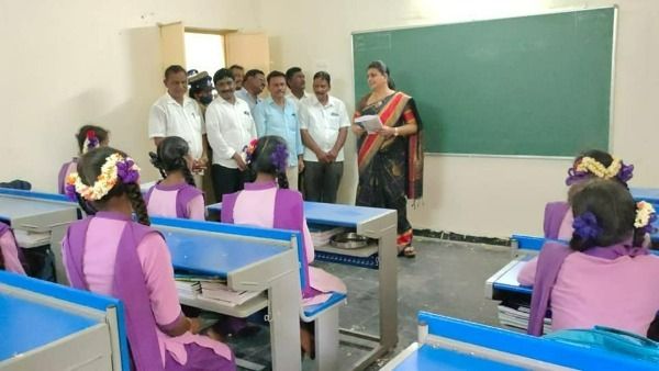 MLA Roja : టీచర్‌ అవతారమెత్తిన ఎమ్మెల్యే రోజా... విద్యార్థులకు ఆ పాఠం బోధించారు...