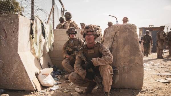 కాబూల్ ఎయిర్ పోర్ట్ పై రాకెట్ దాడులు .. ధృవీకరించిన వైట్ హౌస్ ; తరలింపు ప్రక్రియపై కీలక ప్రకటన !!