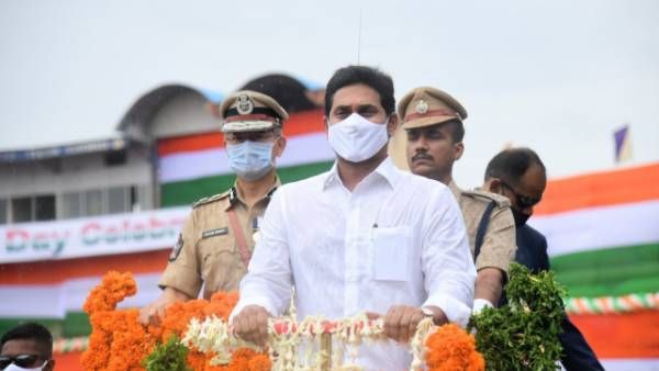 ఏపీలో స్వాతంత్ర వేడుకలకు సర్వం సిద్ధం-విజయవాడలో జగన్, జిల్లాల్లో మంత్రుల పతాకావిష్కరణ