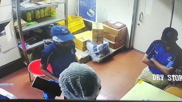 Pizza girl: పిజ్జా గర్ల్ మీద మేనేజర్ కన్ను, వేరే ప్రియుడు ఉన్నాడని, ఏం చేశాడంటే, వీడియో వైరల్ !