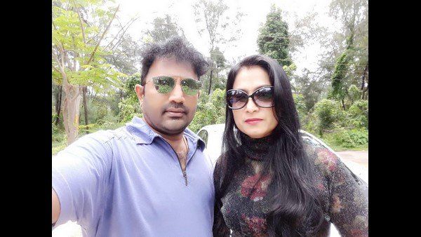 Couple: కావలసినంత డబ్బు, ఆస్తీ, కరోనా, బ్లాక్ ఫంగస్ భయంతో, భార్యతో కలిసి వ్యాపారి, అపార్ట్ మెంట్ లో !