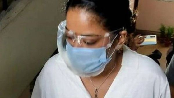 టాలీవుడ్ డ్రగ్స్ కేసు: ముమైత్ ఖాన్‌ను 9 గంటలపాటు ప్రశ్నించిన ఈడీ, బ్యాంక్ లావాదేవీలే కీలకం