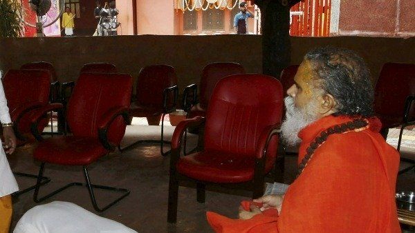 మహారాజ్ కేసు: ఆనంద్ గిరి అరెస్ట్.. మరో ఇద్దరు కూడా