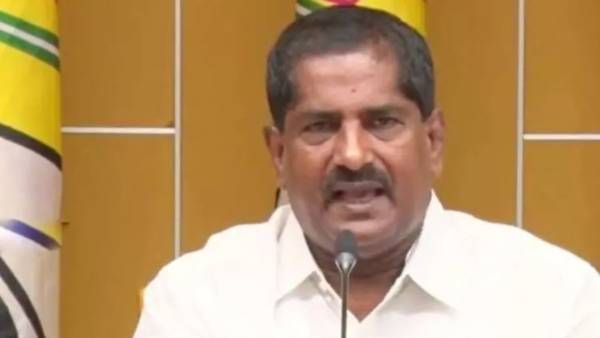 ఆన్ లైన్ టికెట్లపై టీడీపీ, వైసీపీ వార్-సినిమాలు కూడా తీస్తారా అని అశోక్ బాబు ప్రశ్న