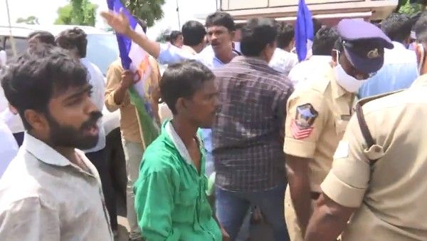 చంద్రబాబు ఇంటిపై దాడి : వైసీపీ గూండాలతో జగన్ తాలిబన్ పాలన; అచ్చెన్నతో పాటు టీడీపీ ఫైర్