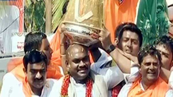 బాలాపూర్ లడ్డు దక్కించుకున్న వైసీపీ ఎమ్మెల్సీ : సీఎం జగన్ కు కానుకగా : 18.90 లక్షలతో..!!