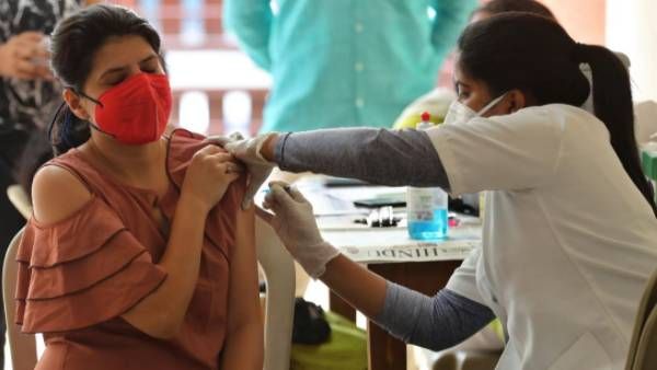 భారతీయులకు బ్రిటన్ షాక్-మీ వ్యాక్సిన్లు పనిచేయవు-మా వ్యాక్సిన్ తప్పనిసరి-లేకుంటే క్వారంటైన్