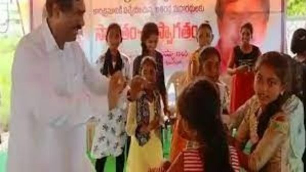 బుల్లెట్ బండి పాట ట్రెండింగ్ ; స్టెప్పులేసిన టీఆర్ఎస్ ఎమ్మెల్యే రాజయ్య .. వీడియో వైరల్