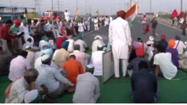 Bharat Bandh: స్తంభించిన రవాణా: జాతీయ రహదారులు క్లోజ్..రైళ్లు బంద్: పట్టాలపైనే సభలు