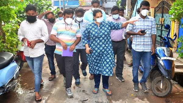 జీవీఎంసీ కమిషనర్ సృజన ట్వీట్ కలకలం-వైసీపీ నేతలతో వార్ నేపథ్యం-ఏం జరుగుతోంది ?