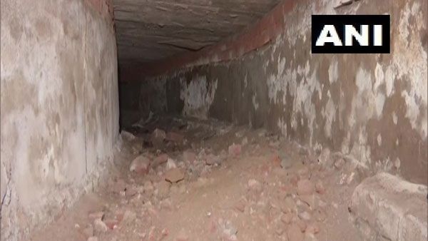 అసెంబ్లీలో వెలుగు చూసిన భారీ సొరంగం: రెడ్ ఫోర్ట్‌కు కనెక్ట్..