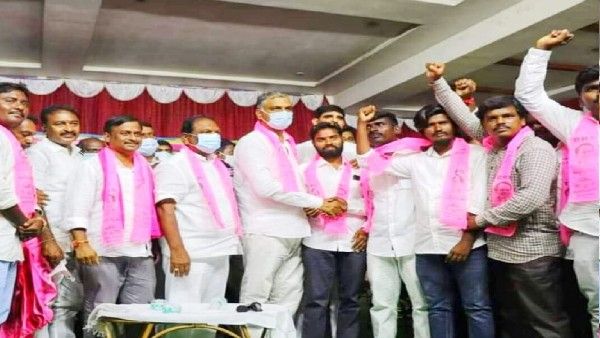 2 వేల మంది చేరిక.. టీఆర్ఎస్ పార్టీలోకి జోరుగా వలసలు