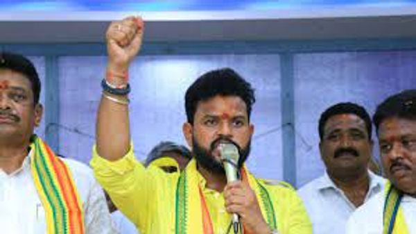 జగన్ పిరికిపంద-ఢిల్లీ టూర్ రద్దుపై రామ్మోహన్ నాయుడు అనుమానాలు-పాదయాత్రకు బెణకని కాలు....