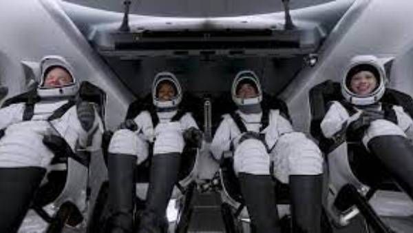 Inspiration4: అంతరిక్షంలోకి నలుగురు సామాన్యులు: మూడు రోజులపాటు అన్నీ అక్కడే