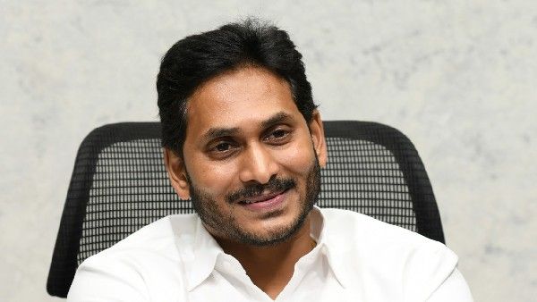 Teachers Day : గురువులకు శిరస్సు వంచి నమస్కరిస్తున్నా... సీఎం జగన్ టీచర్స్ డే శుభాకాంక్షలు