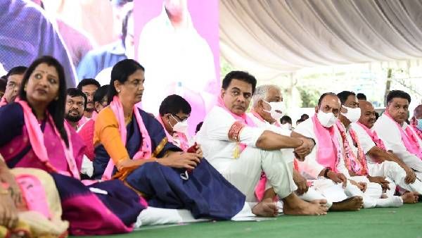 ధీటుగా తిప్పికొట్టాలి.. శ్రేణులకు కేటీఆర్ హితబోధ