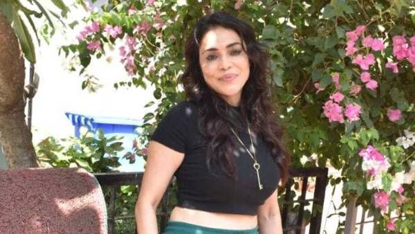 Actress: ప్రముఖ నటికి రివాల్వర్ గురి పెట్టి, ఆంటీ ఇంట్లో షాక్, కబోడ్ లో, ప్రాణం మిగిలింది చాలు !