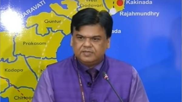 మరో వివాదంలో ప్రవీణ్ ప్రకాశ్ : ఆయన రూటే సపరేటు : ప్రభుత్వ సొమ్ముతో ప్రయివేటు టూర్లు..!!