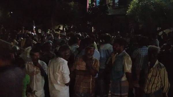 Lady: ఇంటి ముందు లేడీ తల, బస్ స్టాండ్ లో యువకుడి తల నరికేశారు, పశుపతి ఇంటి ముందు తల గిఫ్ట్!