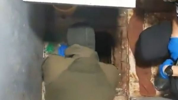 వామ్మో.. మాములు కేడీలు కాదు, చెంచాతో సొరంగం తవ్వీ.. ఐదుగురు పరార్