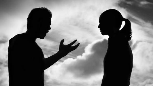 Wife: నా భార్య రోజూ ఫ్రెష్ గా స్నానం చెయ్యడంలేదు, బ్యాడ్ గర్ల్, తలాక్ చెప్పిన భర్త, భార్య రివర్స్ కేసు !