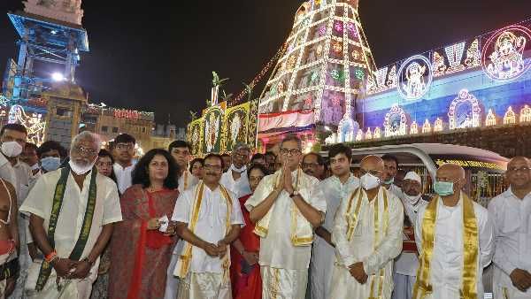 TTD: అశ్వవాహనంపై అఖిలాండకోటి బ్రహ్మాండనాయకుడు, కన్నుల పండగ, శ్రీవారి సేవలో సీజేఐ !