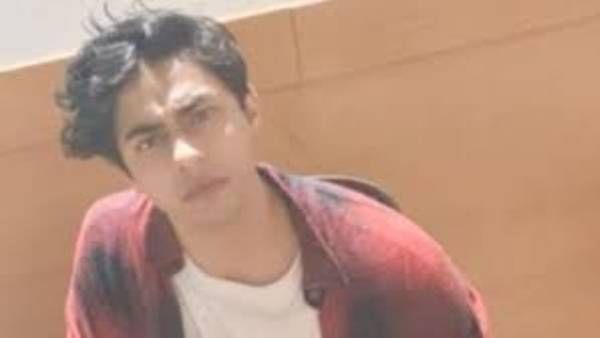 ఆర్యన్ ఖాన్ వద్ద డ్రగ్స్ ఏమీ లభించలేదు: కోర్టుకు తెలిపిన ఎన్సీబీ అధికారి