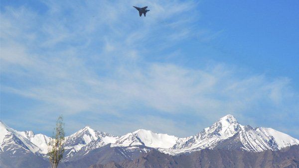 భారీ హిమపాతం: 11 మంది ట్రెక్కర్లు మృతి, మిగితావారి కోసం కొనసాగుతున్న భారీ రెస్క్యూ ఆపరేషన్