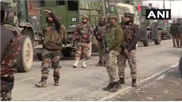 మరోసారి రెచ్చిపోయిన ఉగ్రవాదులు: ఇద్దరు పౌరుల కాల్చి చంపారు