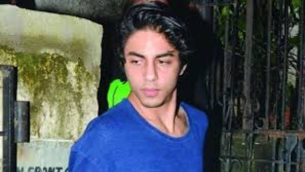 ఆర్యన్ ఖాన్ అండర్ ట్రయల్ ఖైదీ నెం: 956 ; 4,500 మనీ ఆర్డర్.. షారూక్, గౌరీ ఖాన్ లతో వీడియో కాల్ !!