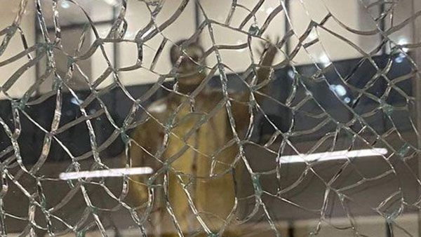 ఏపీ డీజీపీ తక్షణం రాజీనామా చెయ్యాలి; టీడీపీ కార్యాలయాలపై దాడులు పోలీసుల వైఫల్యమే: టీడీపీ నేతలు